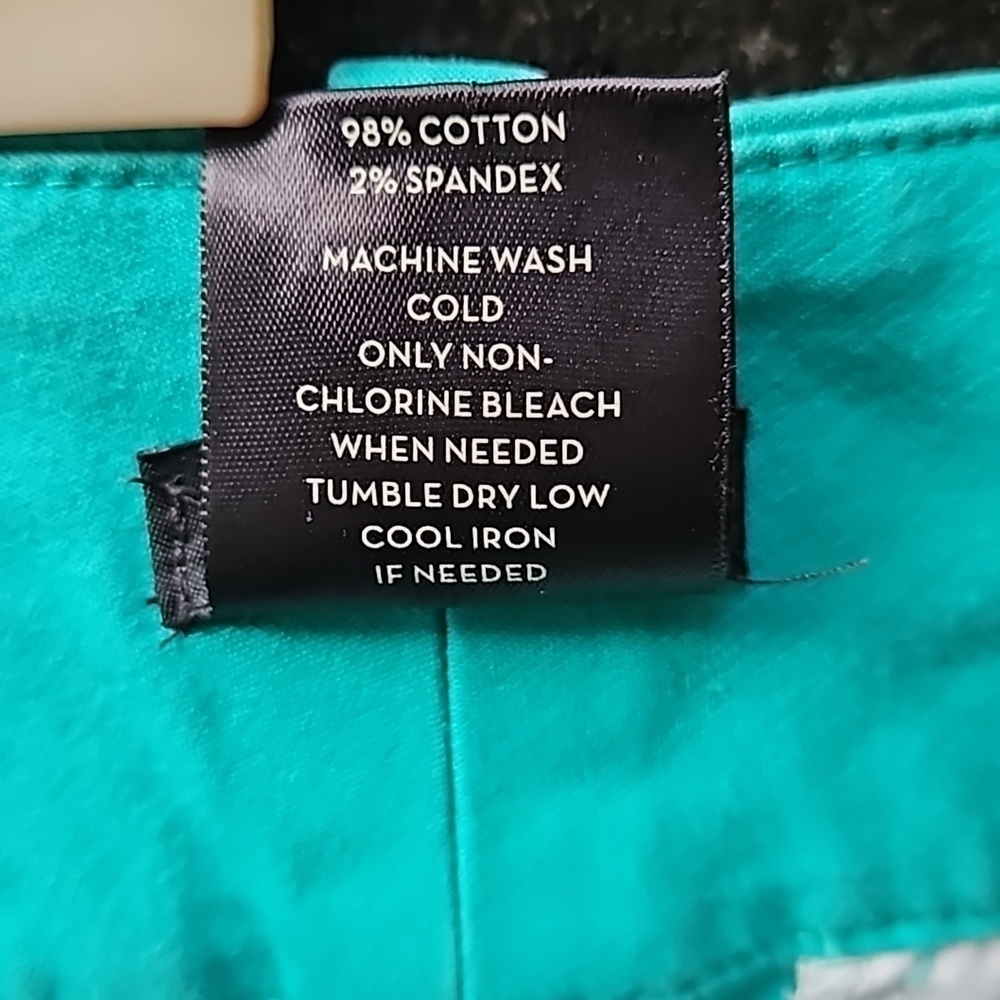 Ann Taylor Signature Green Cotton Stretch 4" Flat Front Shorts Size 6 - Picture 8 of 11